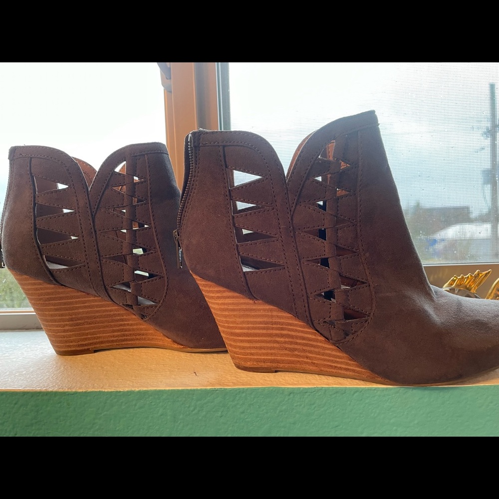 Cute gray cut out ankle booties with wood wedges heels.